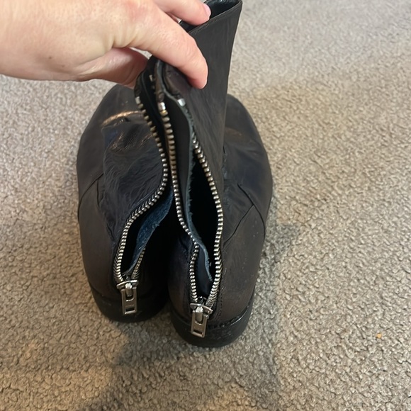 Alice and Olivia black leather booties - Picture 2 of 6